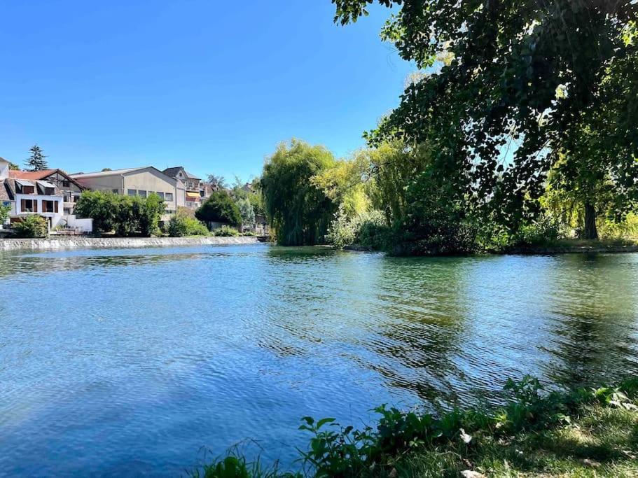 Apartamento L'Indépendant Nemours Exterior foto